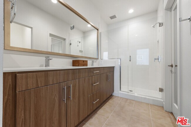 Building Photo - 9942 Artesia Blvd