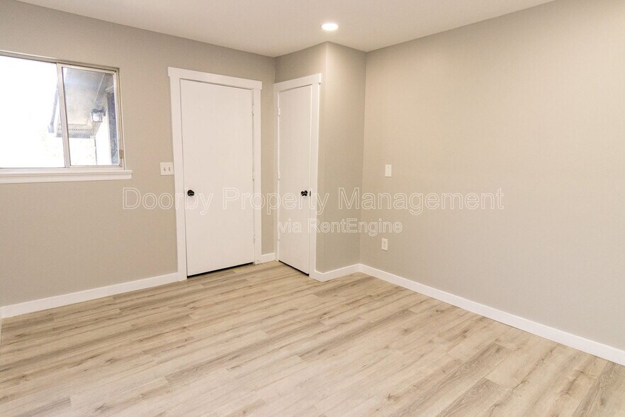 Building Photo - 903 Forest Dale Ln