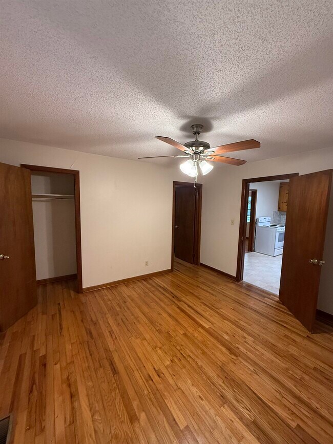 Building Photo - 5525 Springhill Rd