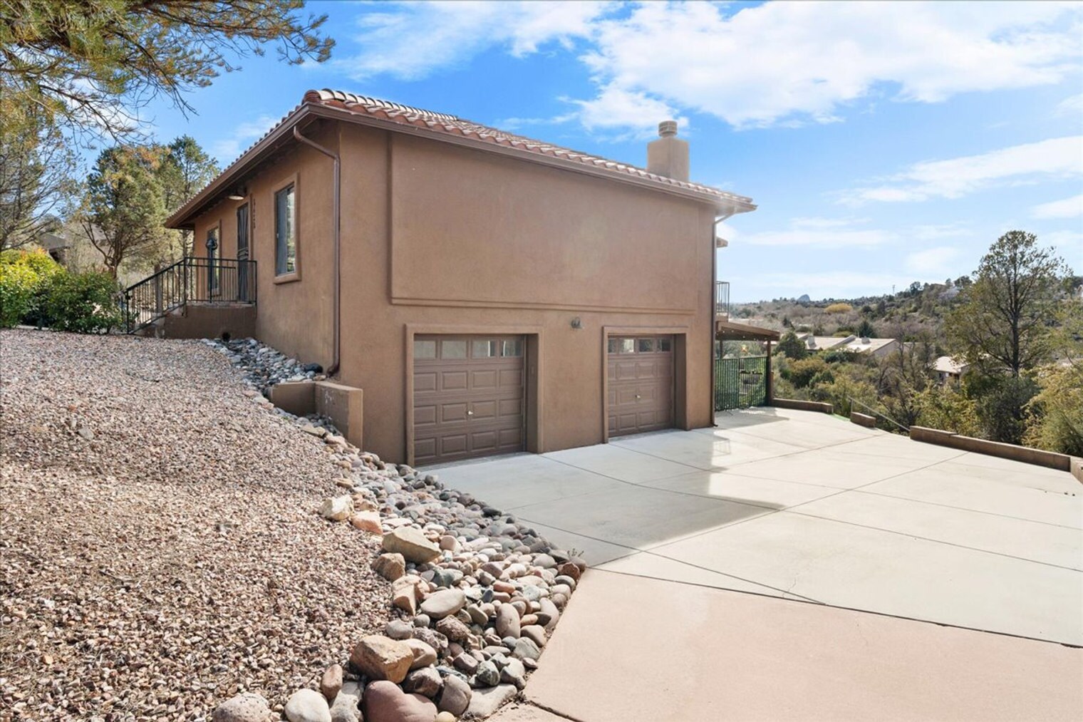 Building Photo - 2402 Desert Willow Dr