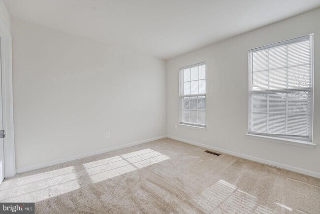 Building Photo - 317 Foxglove Way