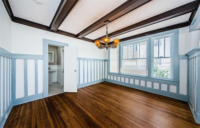 Building Photo - 620 Earle Ave N