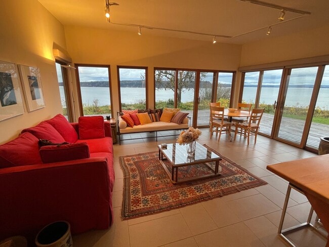 Building Photo - Spectacular View Home In Langley and Fully Furnished!