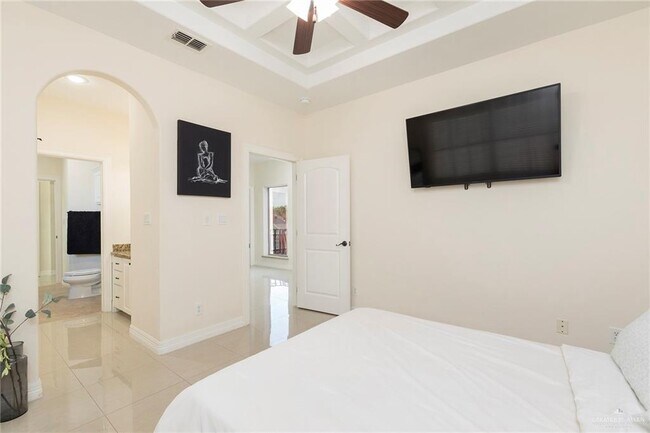 Building Photo - 25 Ebony Ave