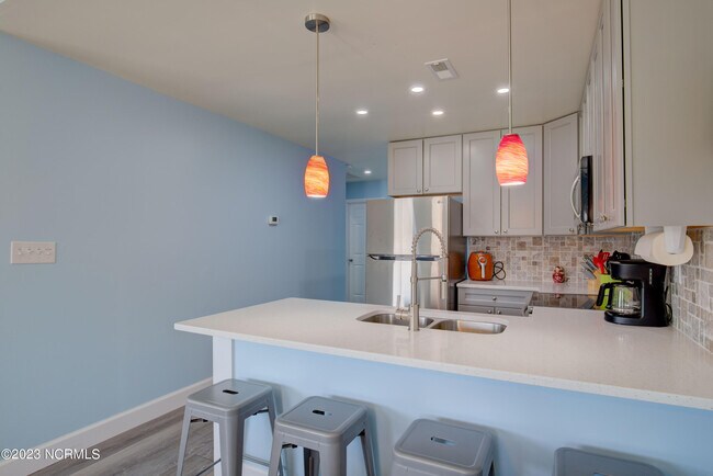 Building Photo - 1881 New River Inlet Rd