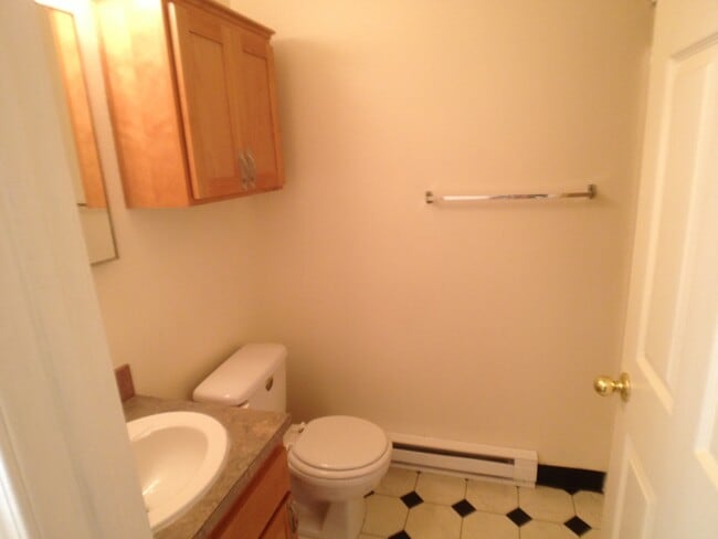 Building Photo - Lower 1bed, bike storage, great location, all dogs welcome!