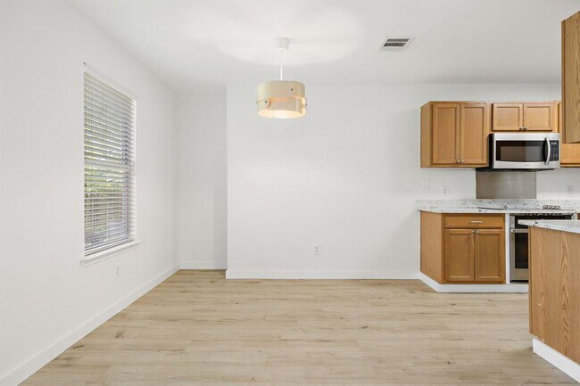 Building Photo - 218 Altamont St