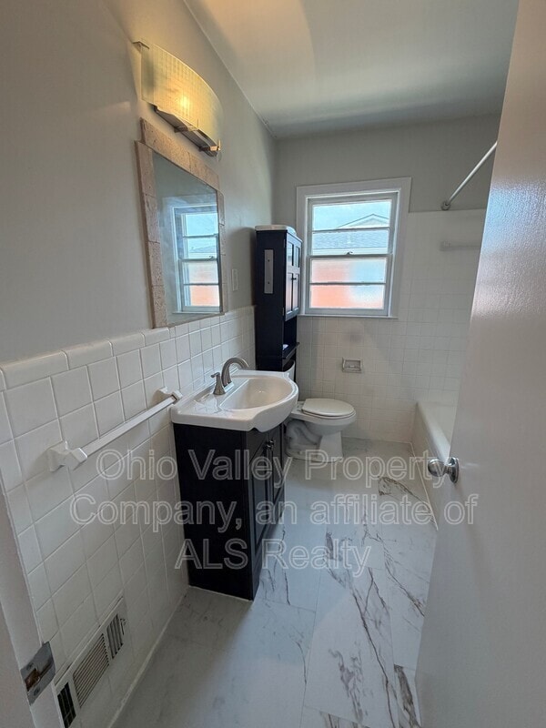 Building Photo - 2910 Abigail Dr