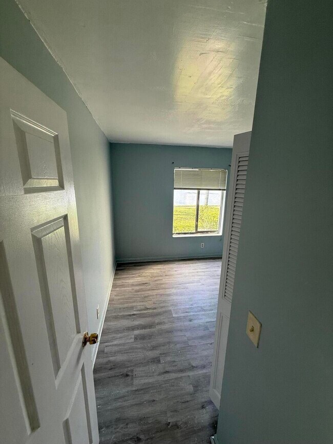 Building Photo - 1110 Green Pine Blvd