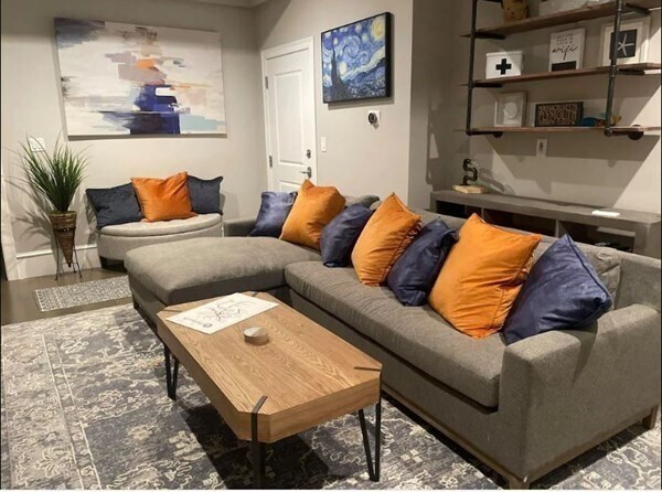 Building Photo - 14 Chilton St