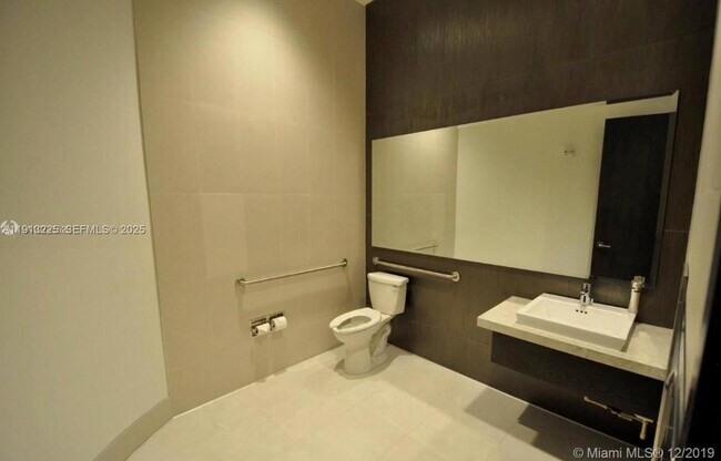 Building Photo - 851 NE 1st Ave