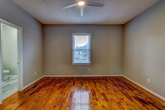 Building Photo - 64 Burton St