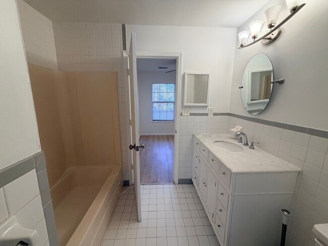 Building Photo - Cozy Wisteria Court