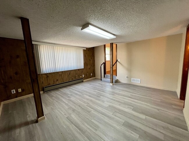 Building Photo - Charming 3-Bedroom Home with Spacious Layo...