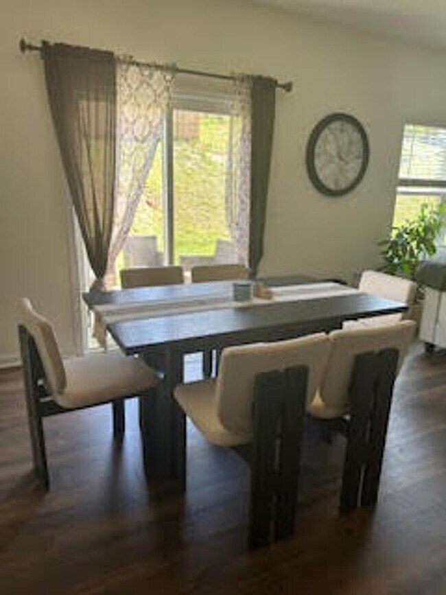 Building Photo - Knoxville 37932 - FULLY FURNISHED $3,300.0...