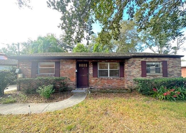 Building Photo - 1502 W Country Club Dr