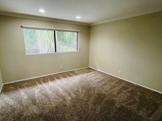 Building Photo - Beautiful 5 bedroom Irvine home