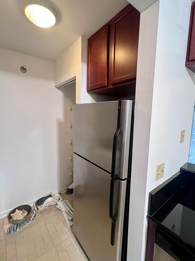 Building Photo - 120 Glengarry Dr