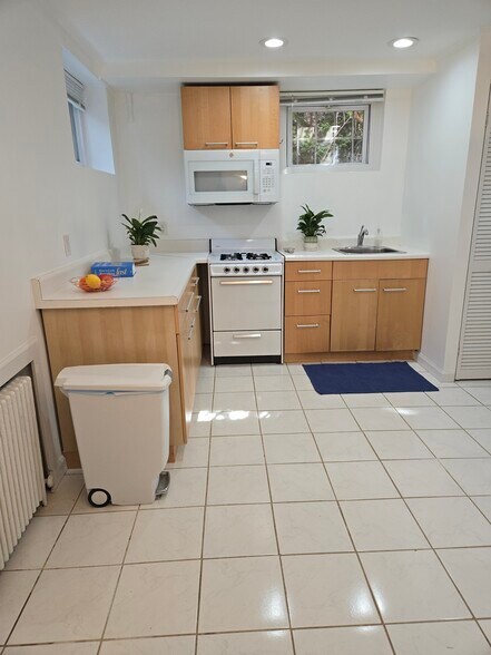 Building Photo - 5820 16th St NW