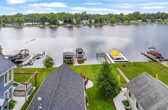 Building Photo - 8043 S Portage Rd