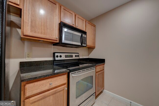 Building Photo - 3040 Peachtree Rd NW