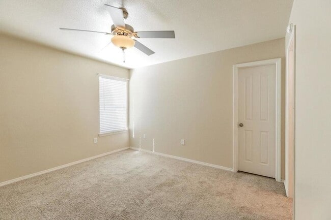 Building Photo - Charming 3 bedroom, 2 bath in Northeast El...