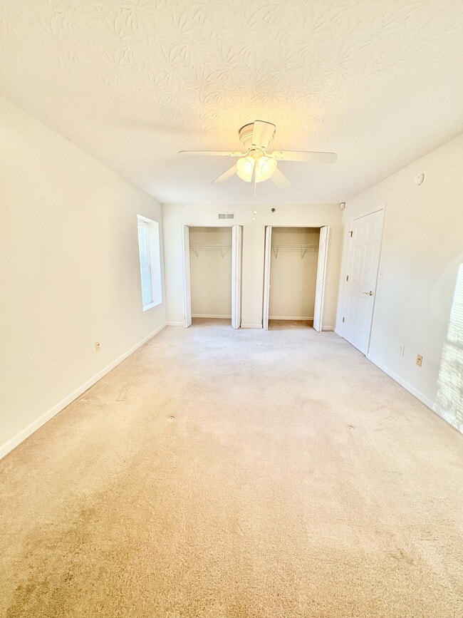 Building Photo - 19 Rose Garden Ln