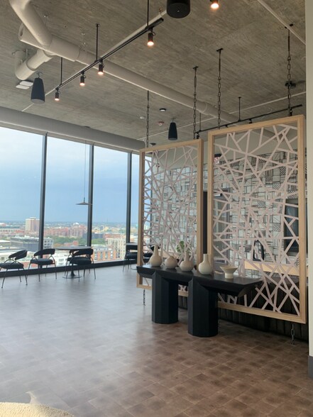 Building Photo - 1020 W Jackson Blvd