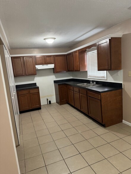 Building Photo - 9114 New Maple Rd