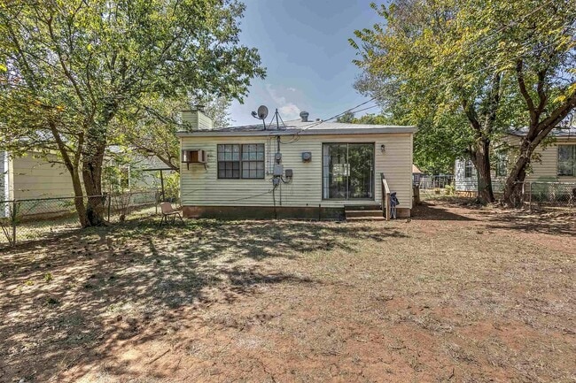 Building Photo - 606 N I St