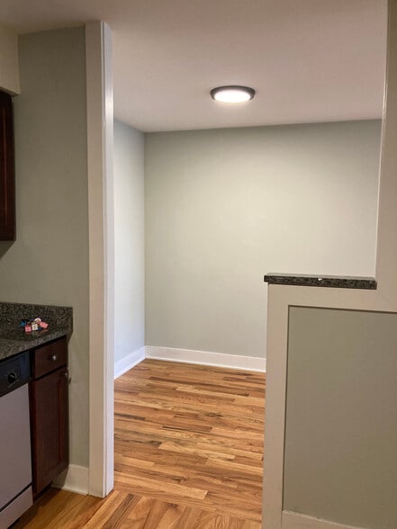 Building Photo - 696 Elm Pl