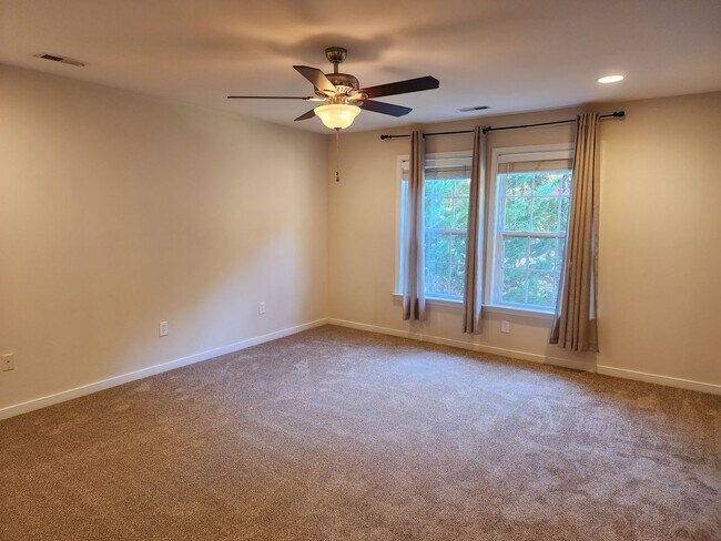 Building Photo - Beautiful 5 Bedroom Home in Watermill Subdivision!