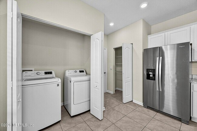 Building Photo - 7739 Legacy Trl