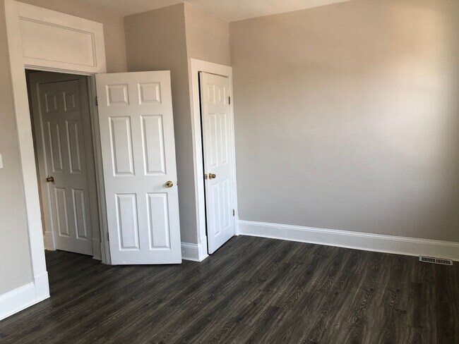 Building Photo - Recently Renovated 3 Bedroom In Mosher for...