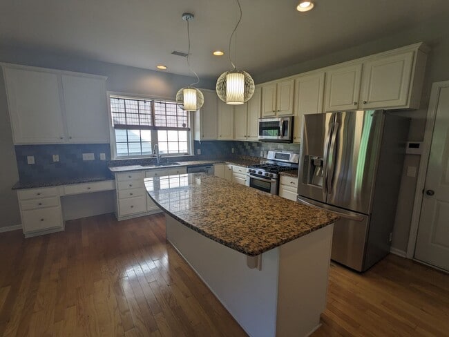 Building Photo - Spacious 5-Bedroom, 3-Bath Home with Excep...