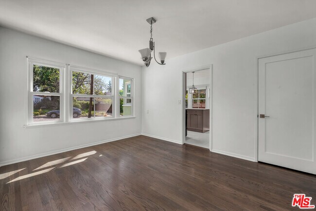 Building Photo - 1091 Palm Terrace