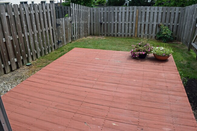 Building Photo - Sharp 2 bedroom, 2 1/2 bath with basement ...