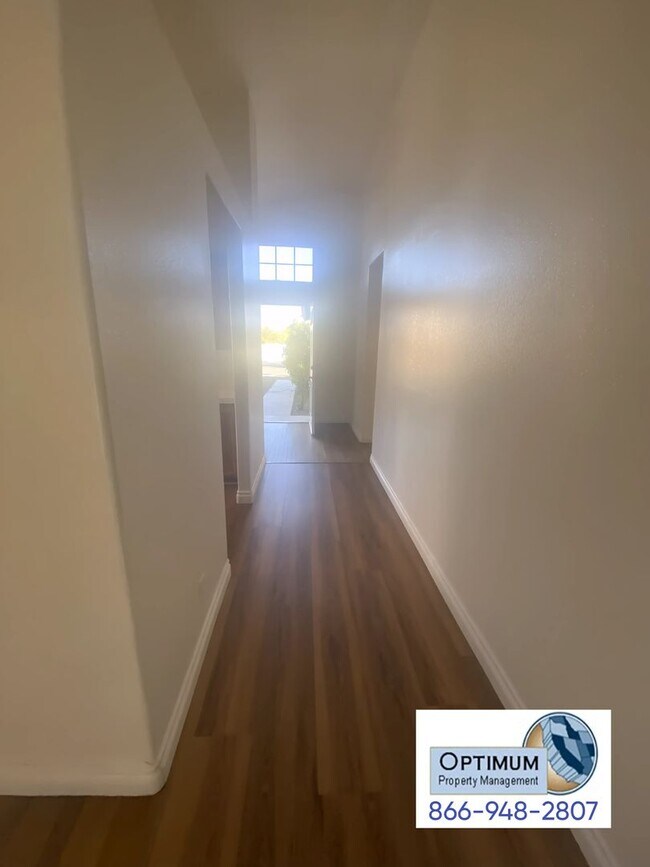 Building Photo - Charming 3-Bedroom, 2-Bathroom Home with E...