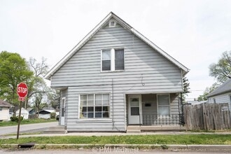 Building Photo - Charming 2 Bed Duplex in Indianapolis with Spacious Layout and Prime Location!