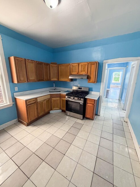 Building Photo - 1426 S Avers Ave