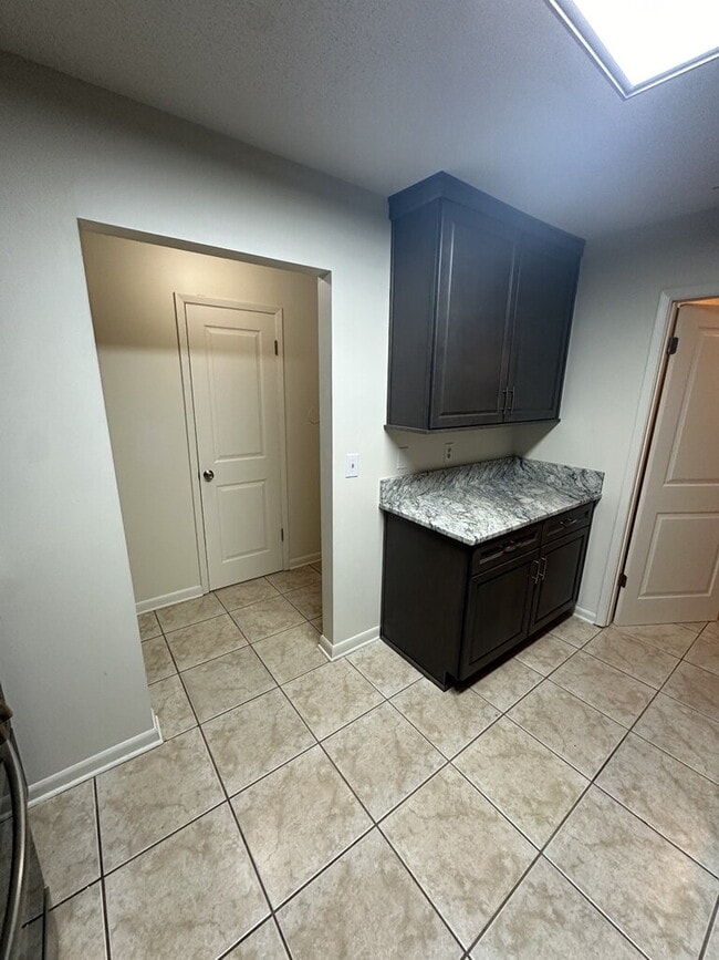 Building Photo - "Charming 2-Bedroom Townhouse in Ft Walton Beach!"
