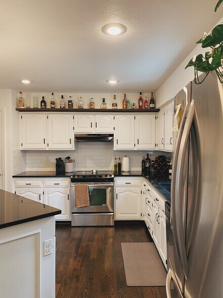 Kitchen-3 - 1131 NE Oak Tree Dr