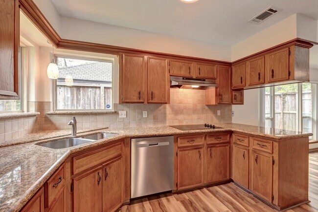 Building Photo - 17 Wishbonebush Rd