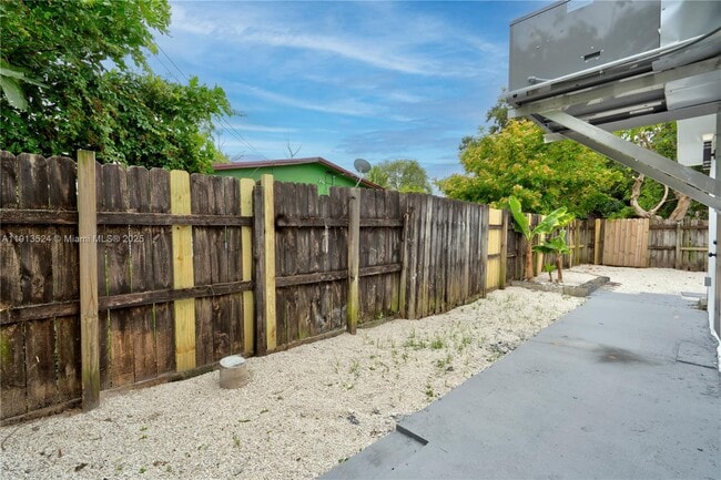 Building Photo - 6044 SW 37th St