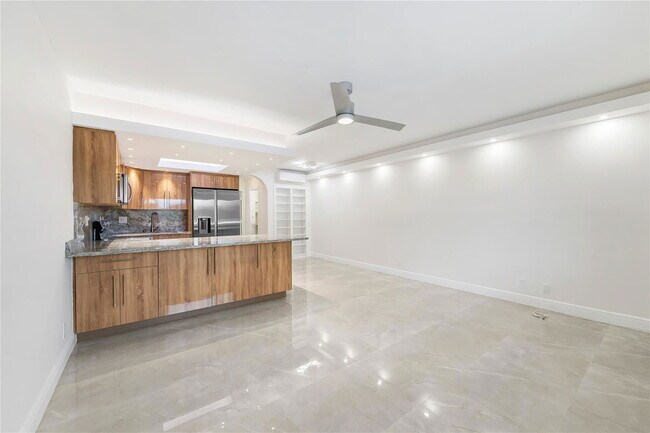 Building Photo - 2170 NE 51st Ct