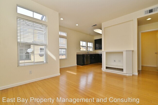 Building Photo - 3 br, 2.5 bath House - 3574 Fitzsimmons Cmn