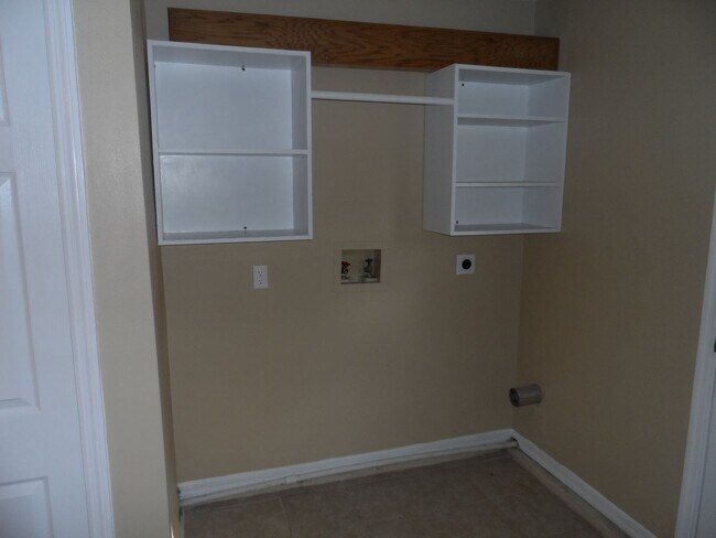 Building Photo - 2950 Norvell Ct