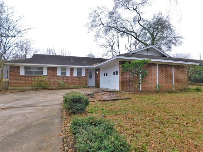 Building Photo - 2013 Oaklawn Dr