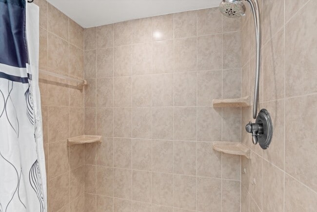 Building Photo - 3737 Loretto Rd