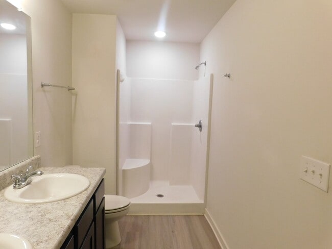 Building Photo - 672 The Heights Ln